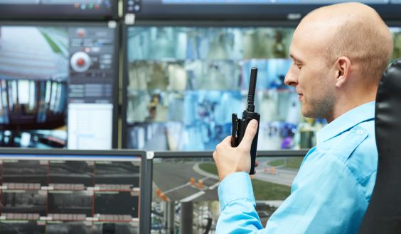 Pracovník monitoringu objektu